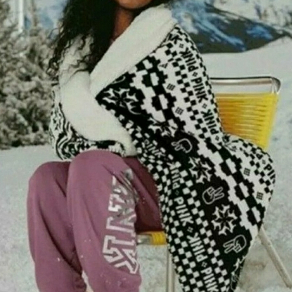 Brand new Victoria's secret PINK....Sherpa Blanket.. black and white - Picture 2 of 3